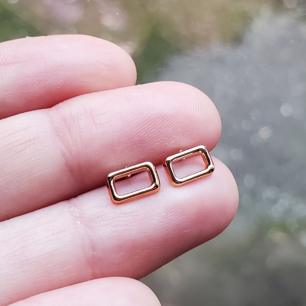 Nwot Tiny Gold Rectangle Stud Earrings - image 2